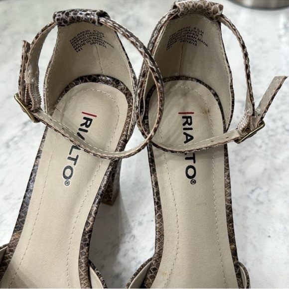 Rialto Snake Print Faux Leather Heels/Sandals Sz 6.5 Brown Beige Ankle Strap - Picture 3 of 9